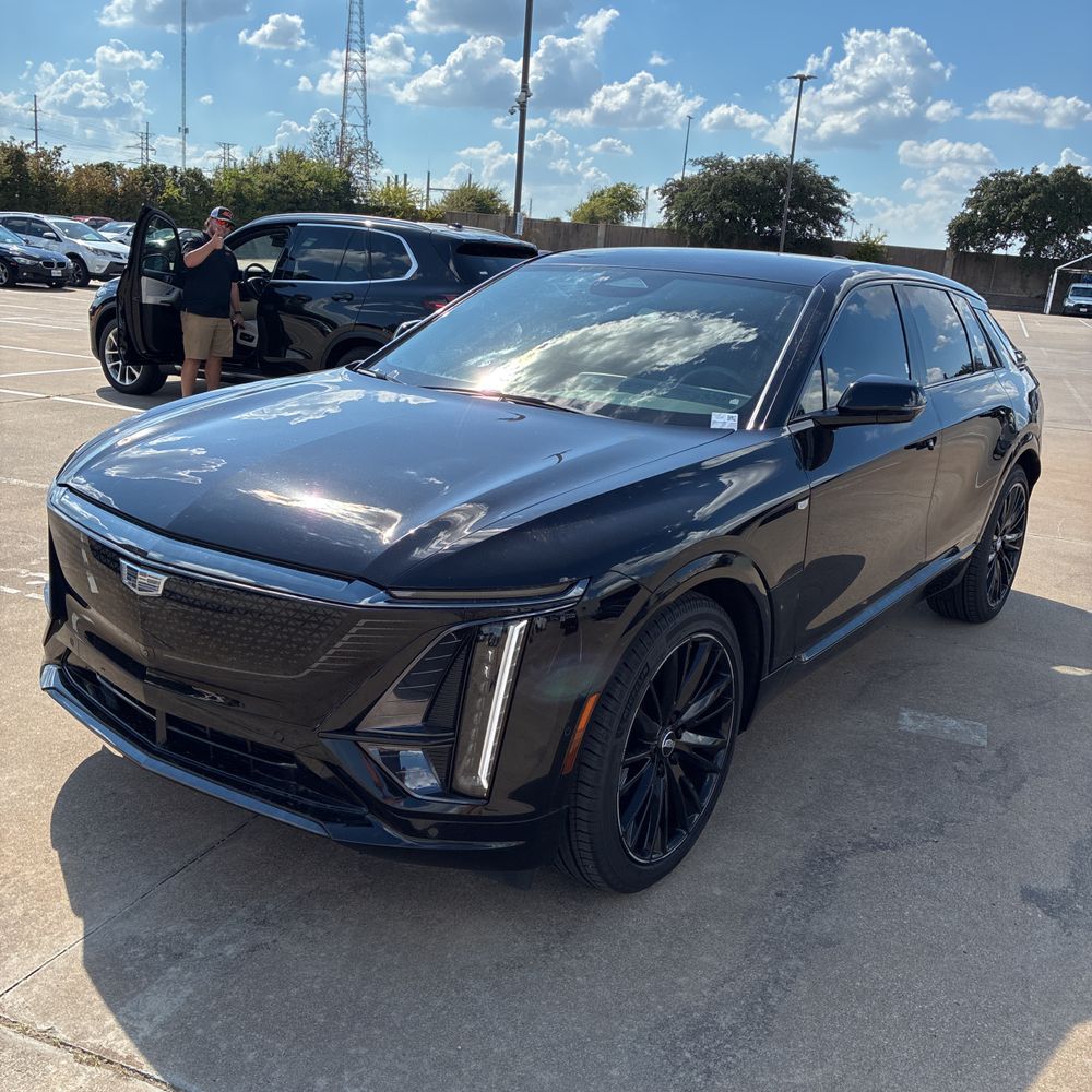 2024 Cadillac LYRIQ Sport 1