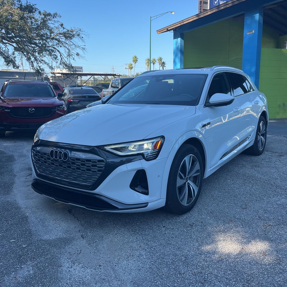 2024 Audi Q8 e-tron Premium Plus